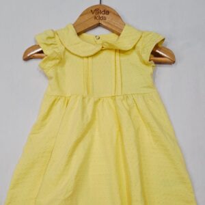 Vestido Amarelo Bebê Poá Relevo com Gola Peter Pan