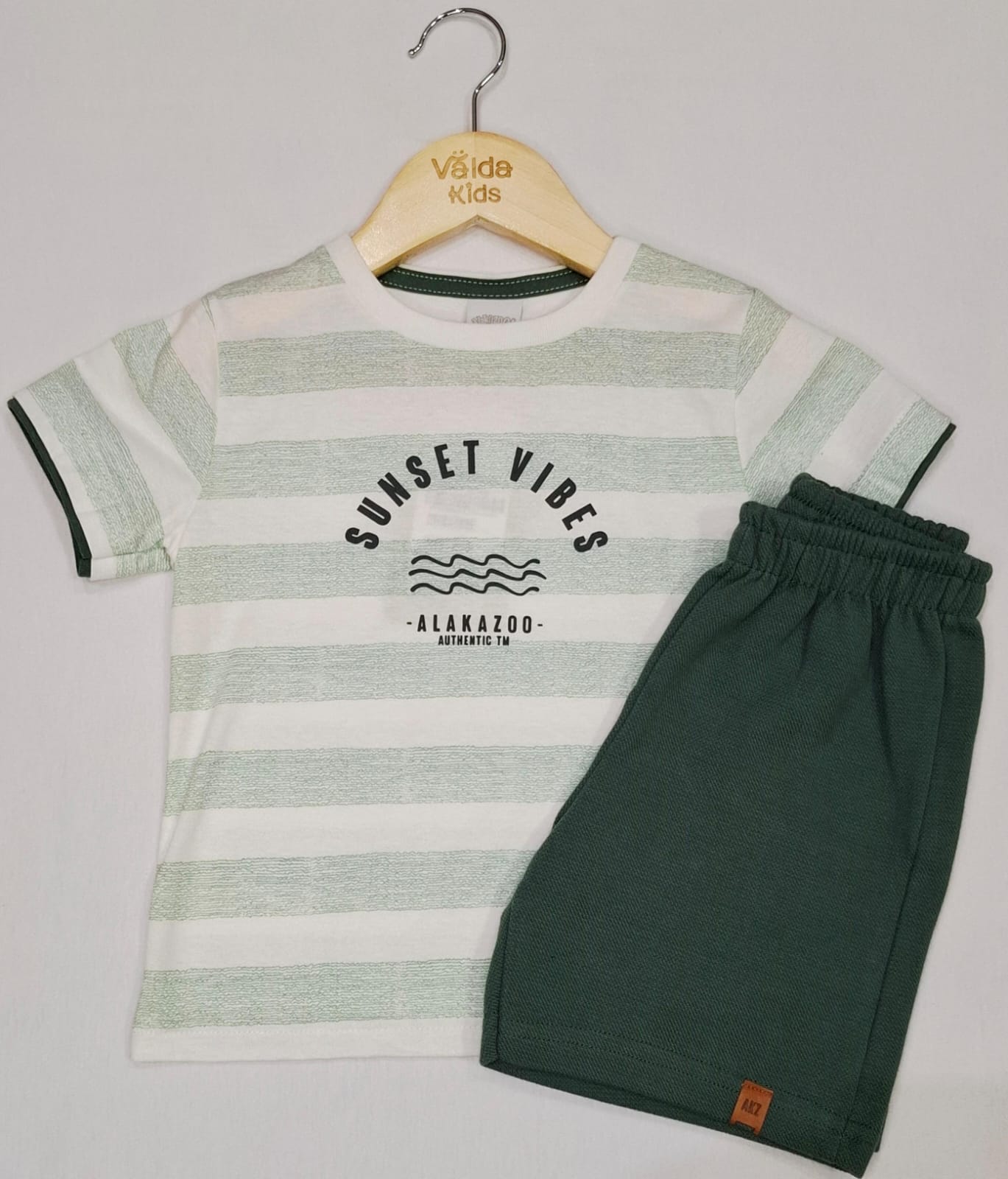 conjunto infantil masculino – camiseta jungle time + bermuda marrom conjunto infantil masculino – camiseta jungle time + bermuda marrom