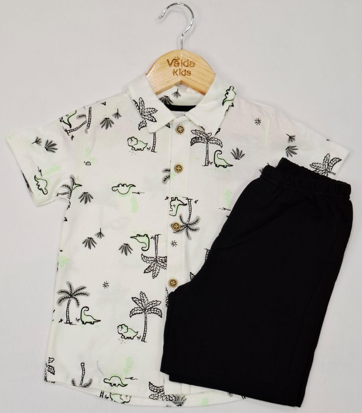 Conjunto Infantil Masculino – Camisa Dino Botões + Bermuda (Cores: Branco / Verde)