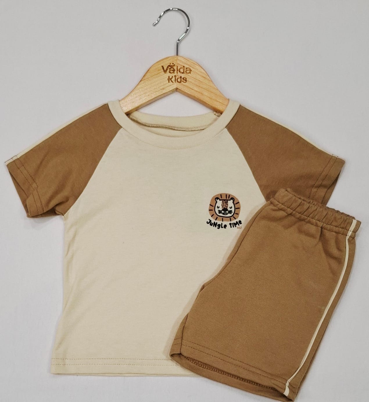 conjunto infantil masculino – camiseta jungle time + bermuda marrom